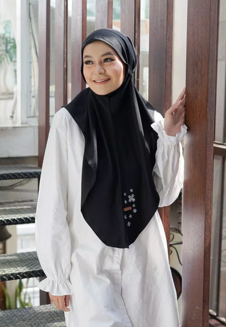 Bergo Azzura Embroidery Black