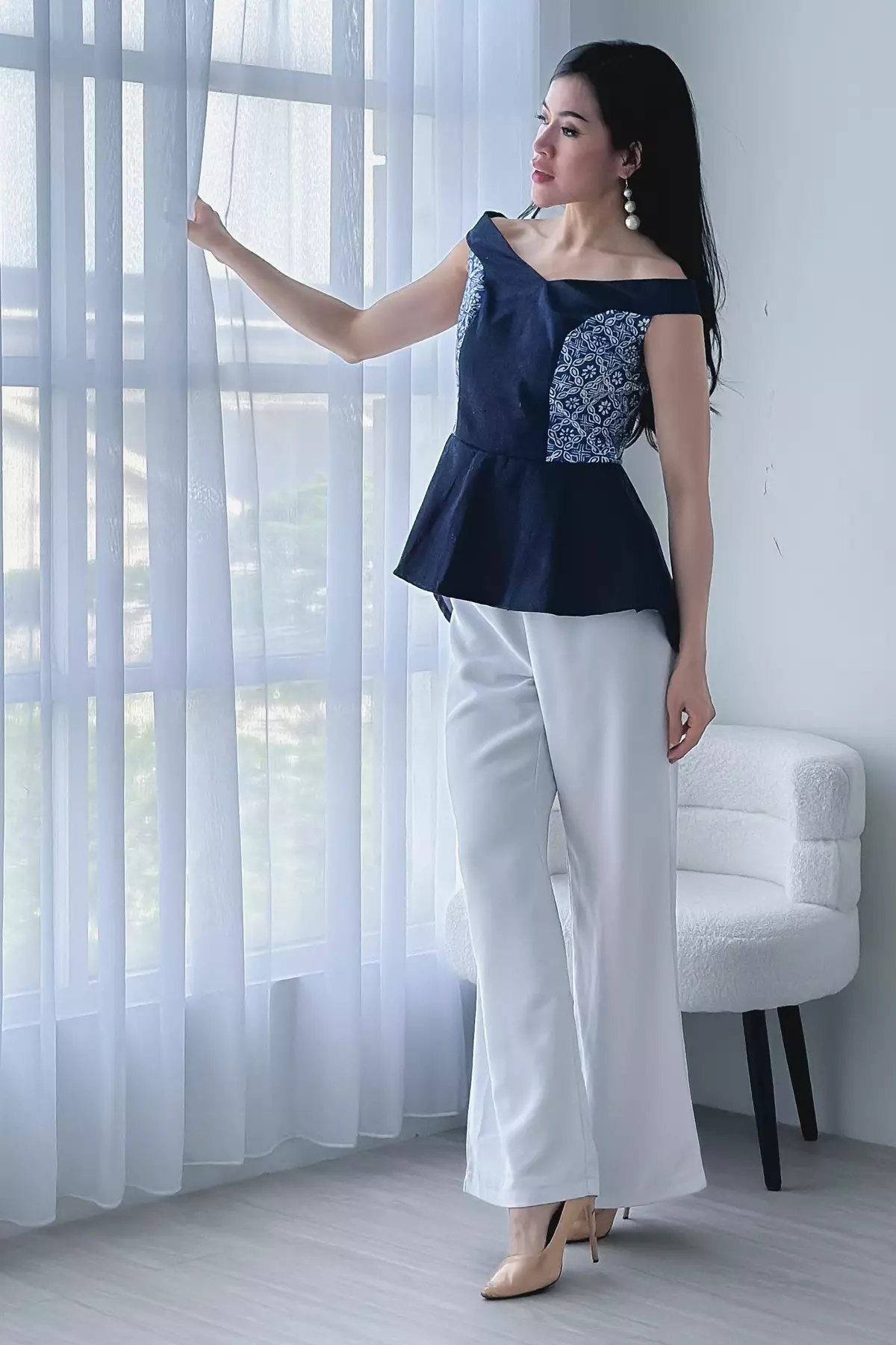Gauri Off Shoulder Biru Batik Blouse