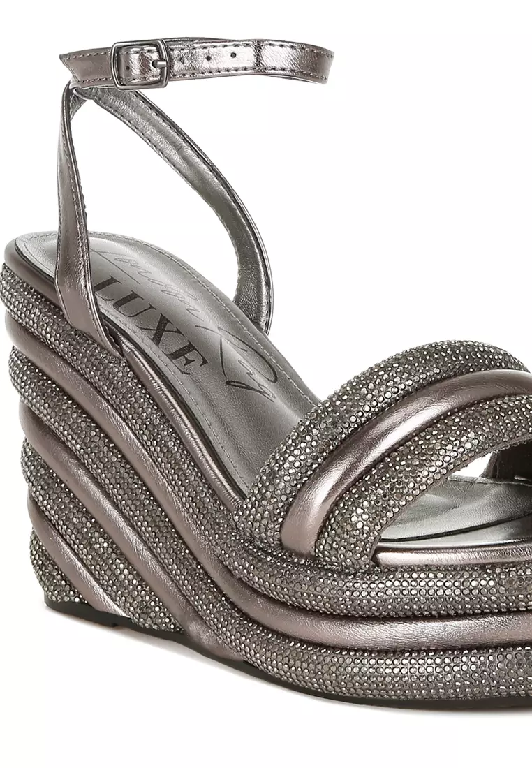 錫合金製萊茵石鉚釘坡跟涼鞋