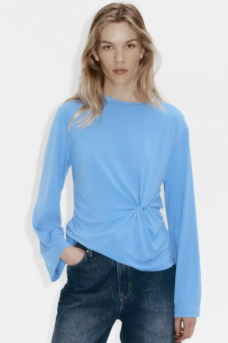 Twist-detail top