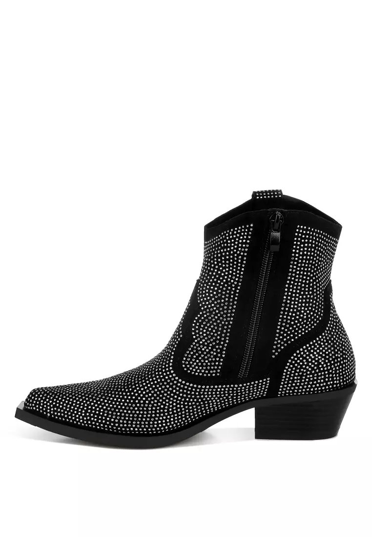 Sepatu bot koboi berhiaskan berlian imitasi berwarna hitam