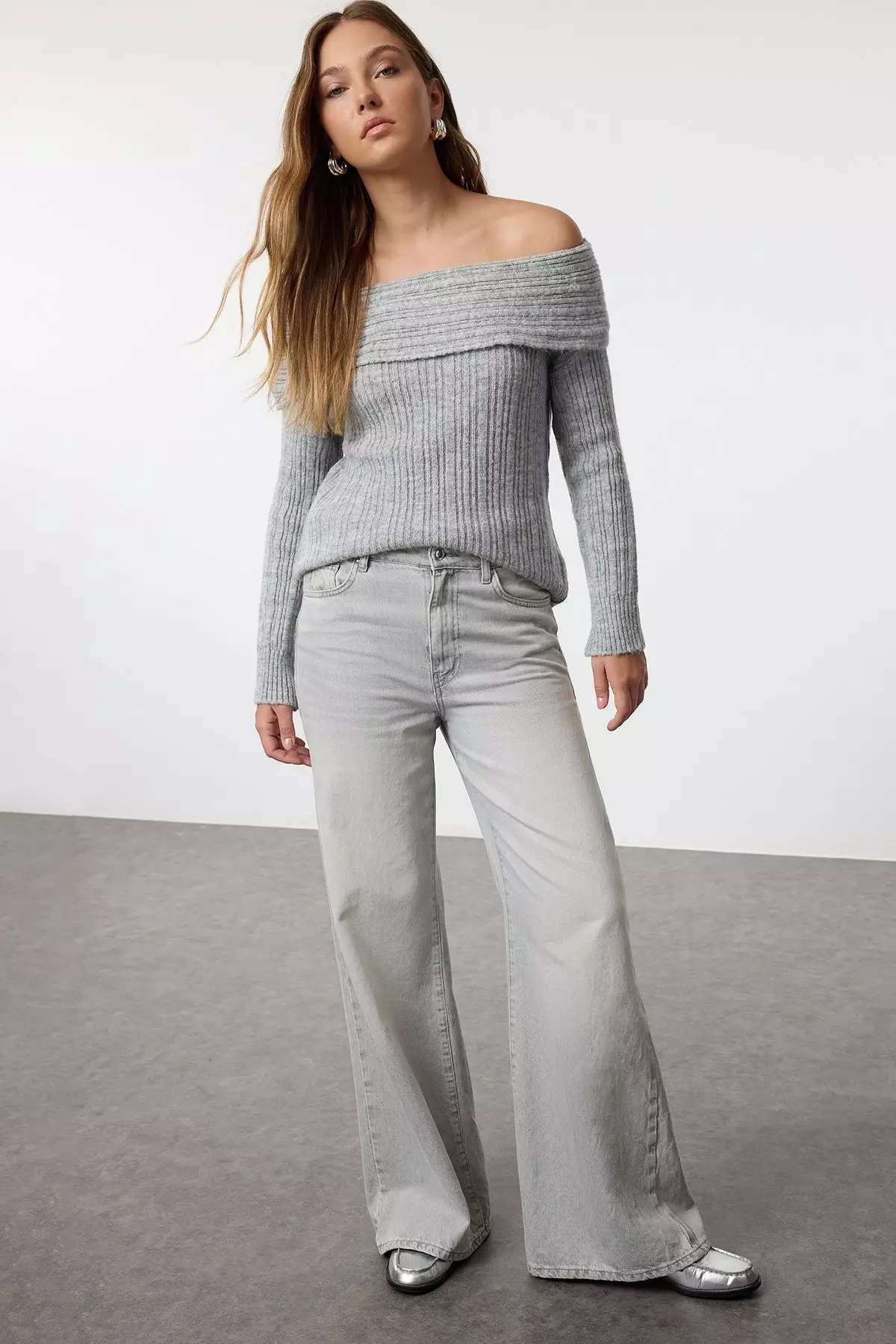 Gray Soft Texture Carmen Collar Knitwear Sweater TWOAW25KZ00076