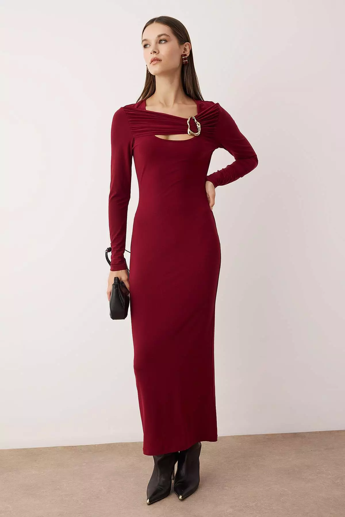 Burgundy Cut Out And Accessory Detailed Body-Fitting Flexible Maxi Knit Dress
