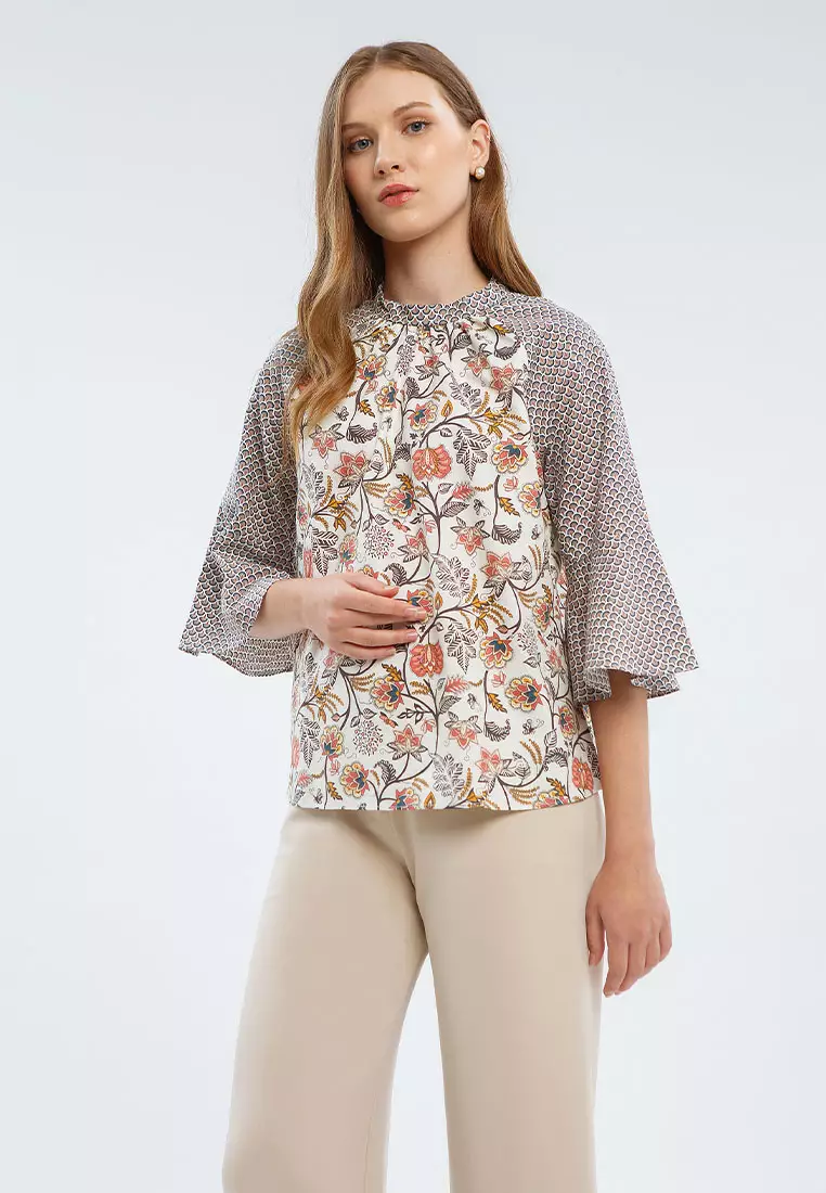 Minimal Daniswara Blouse Ivory