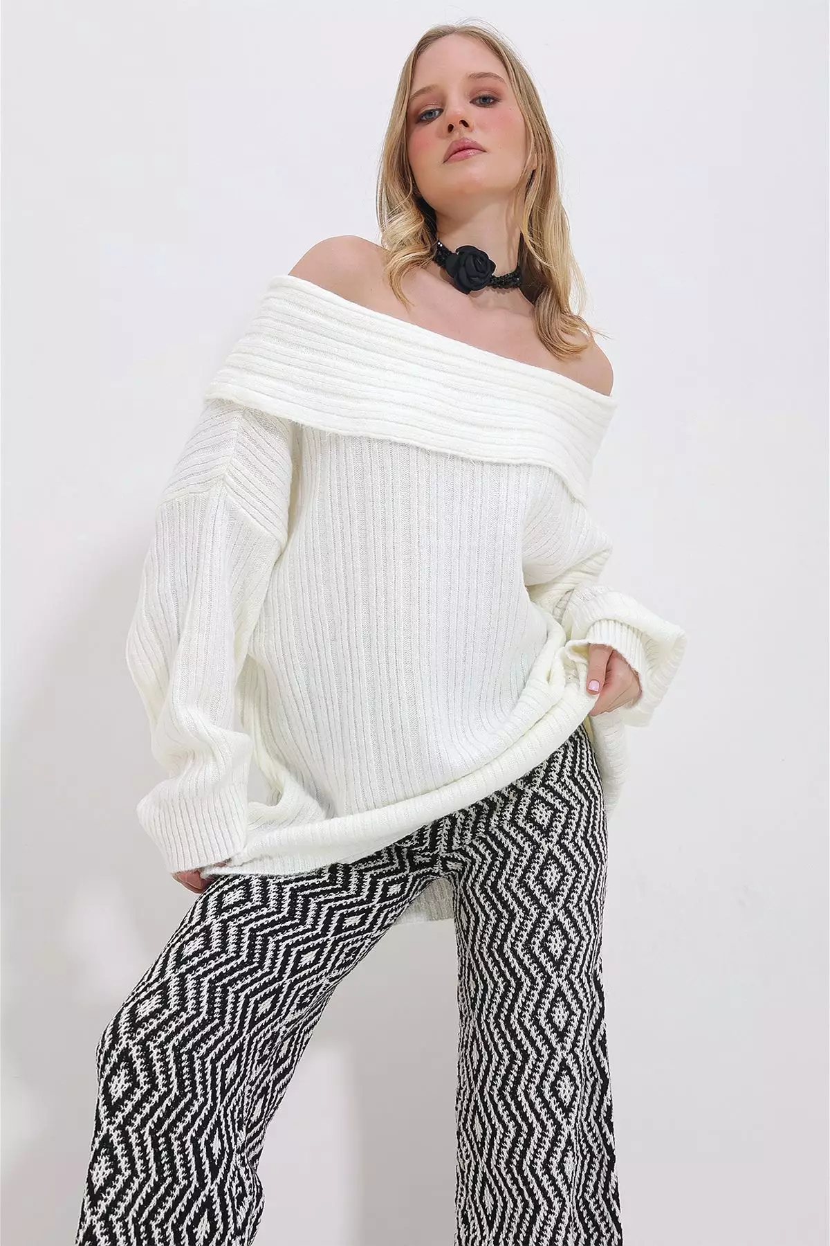 Madonna Collar Oversize Sweatshirt