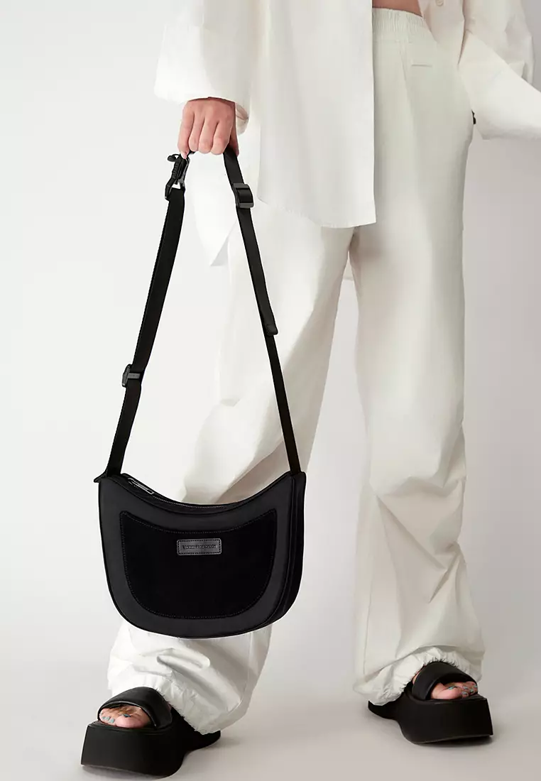 Loren 女士流浪包 單肩包 斜挎包 可調節肩帶長度 防水面料 快速拆解運動扣-黑色