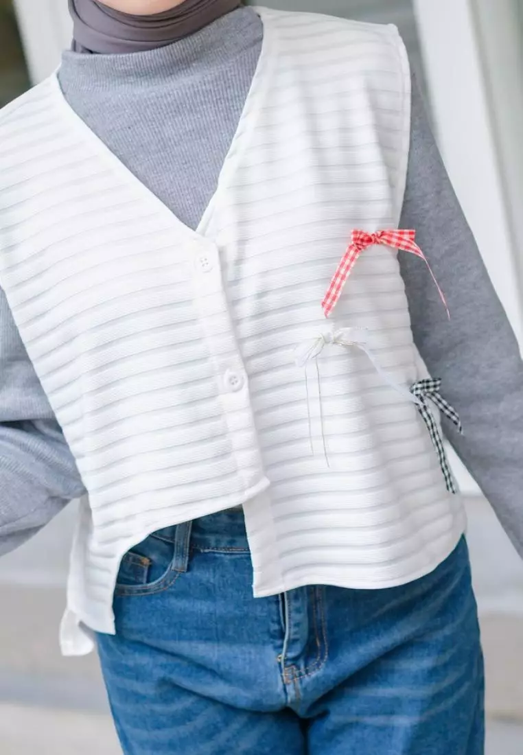 Button Vest With Ribbon - Broken White M19028 R31S2