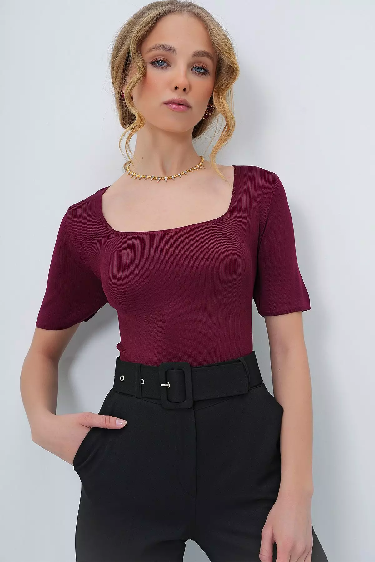 Women's Burgundy Square Neck Short Sleeve Seasonal Knitwear Blouse