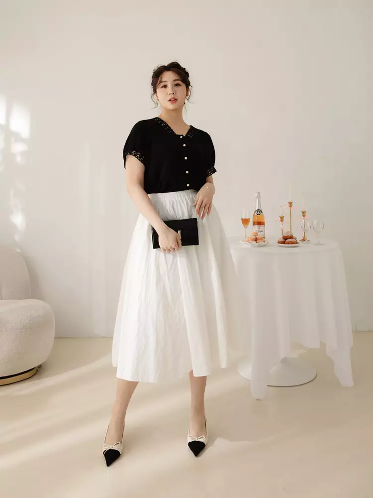 Lace V-neck amber button puff sleeve top [AB19499]