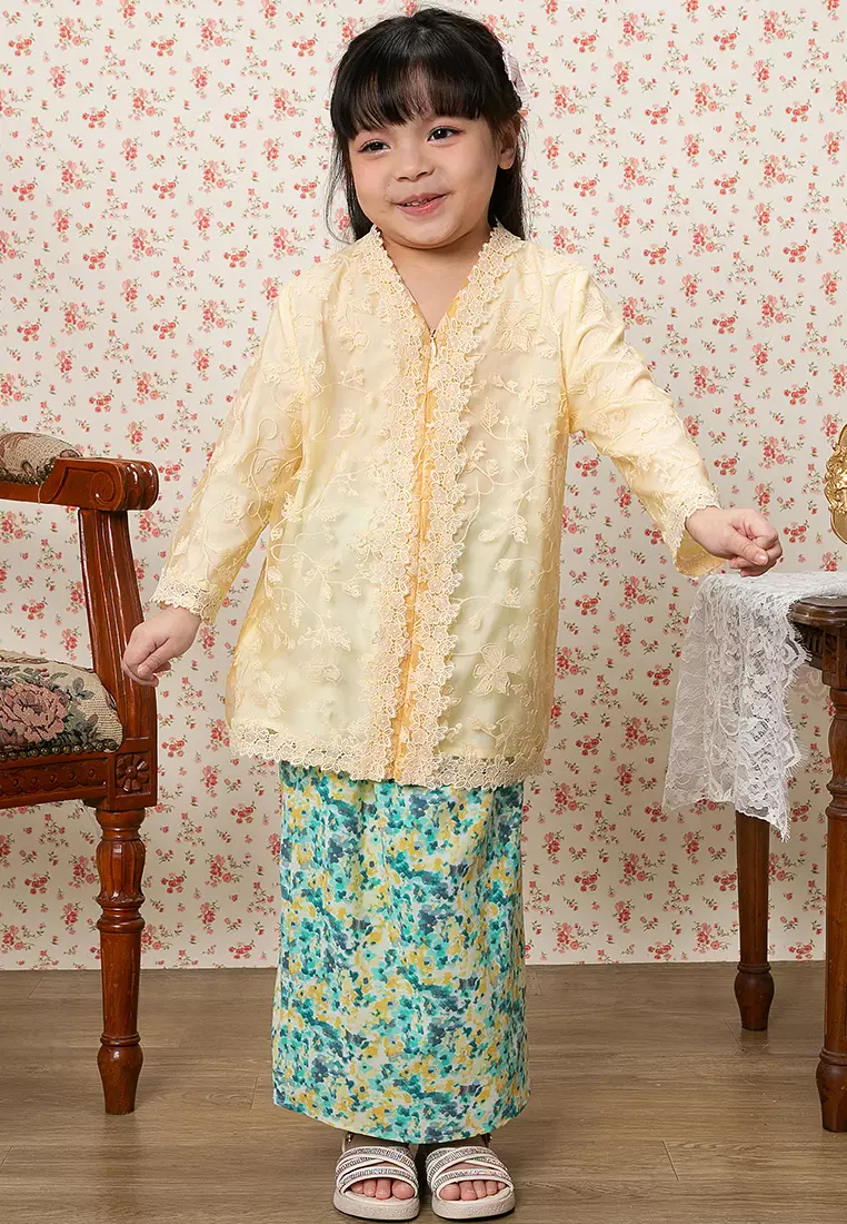 AURA LACE KEBAYA SET