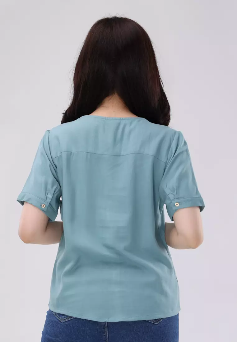 Bold Twill Short Sleeves Round Neck Blouse