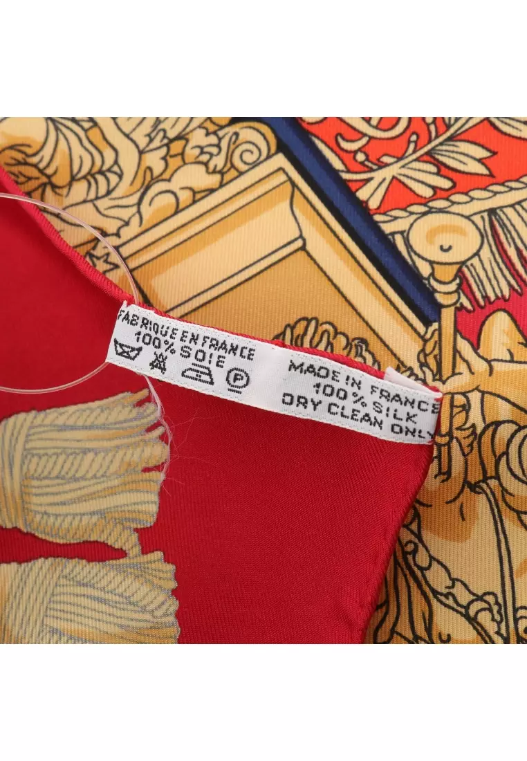 Pre-Loved Hermès carres 90 VUE DU CARROSSE DE LA GALERE LA REALE scarf silk Red white multicolor