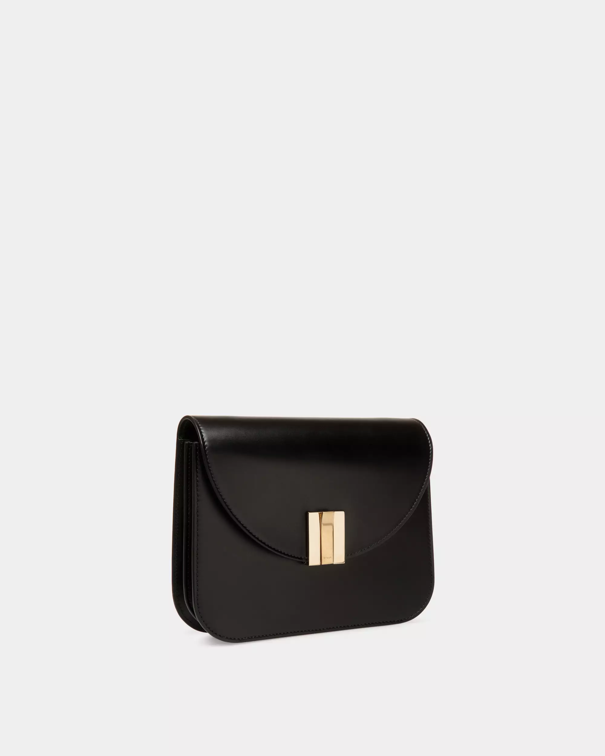 Ollam Crossbody Bag in Leather - Black