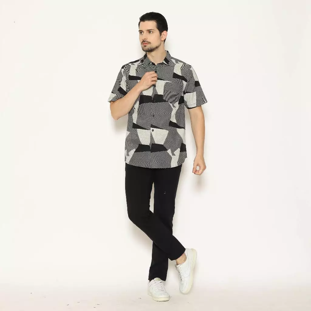 AMK Kemeja Pria Lengan Pendek SHP Bern S/S Black