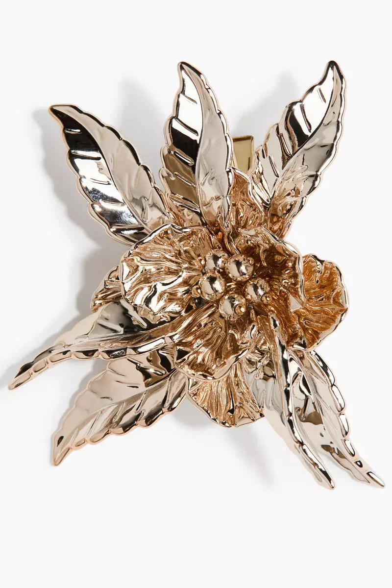 Flower-shaped hair clip