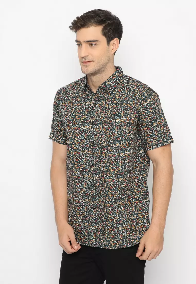 POLICE Kemeja Abstrak Printing Hitam Regular Fit Pria