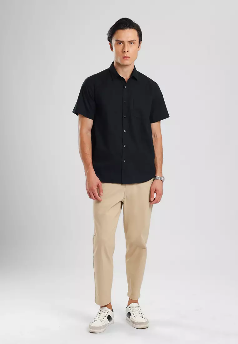 MANZONE - Kemeja Oxford Quick Dry Lengan Pendek Pria Jaxen 06 Modern Fit - Black Warna Black