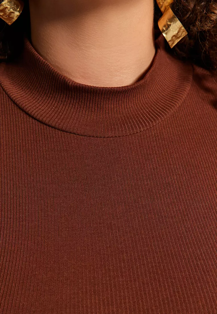 Plus Size Stand Up Collar Knitted Top