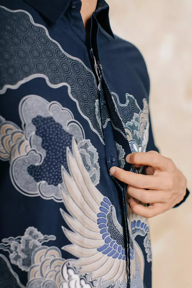 Adyatma Baskara Navy Blue Kemeja Batik Slim Fit Pria Katun Lengan Panjang