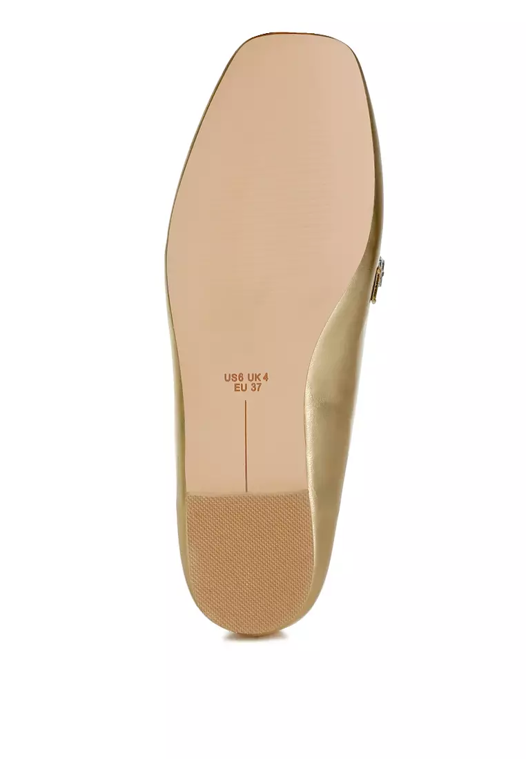 Sepatu Tali Diamante Metalik Berwarna Emas