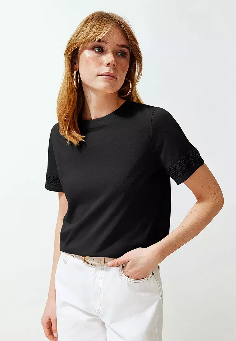 Black Accessory Detail Basic/Regular Pattern Knitted T-Shirt