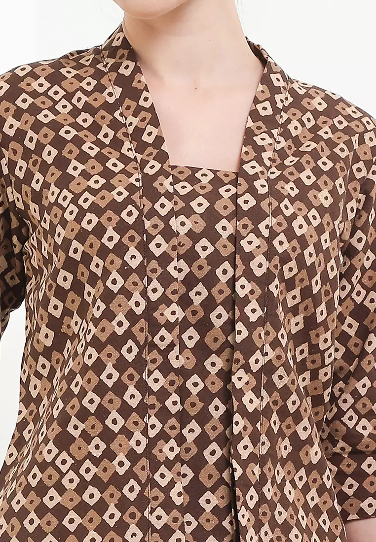Kebaya Kutu 3/4-length Sleeves