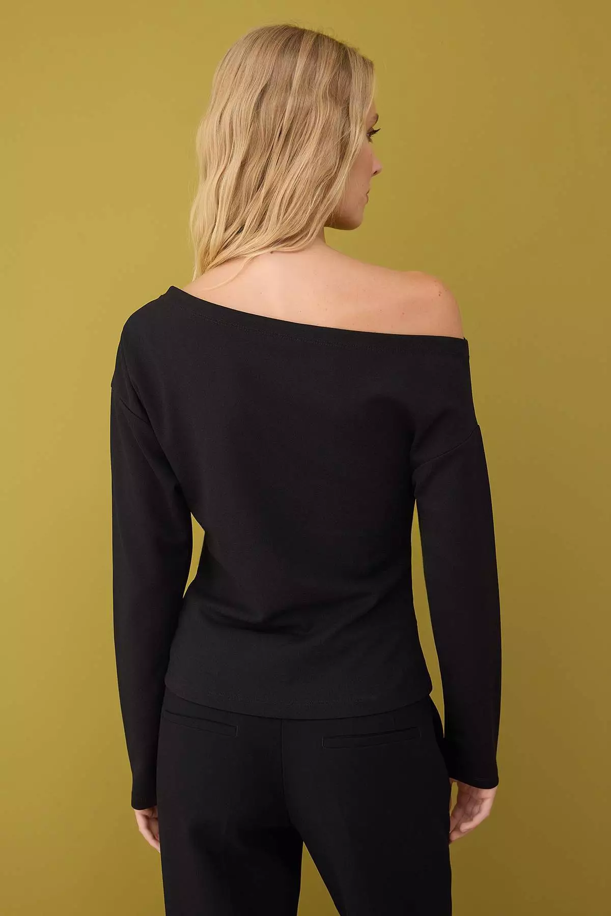 Black Gathered/Drape Detail Flowy Asymmetrical Neckline Knitted Blouse Twoaw26Bz138