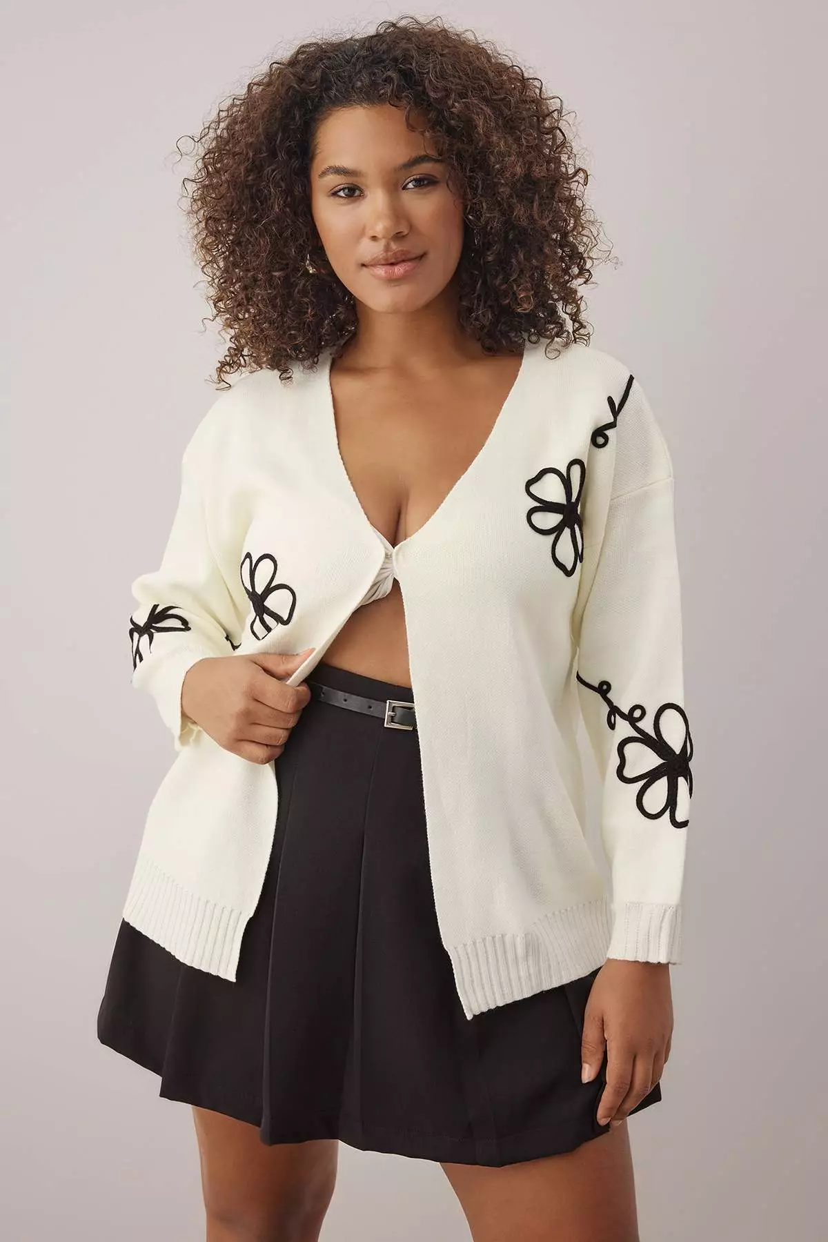 Ecru Embroidery Detailed V-Neck Knitwear Cardigan Tbbaw26Av00018