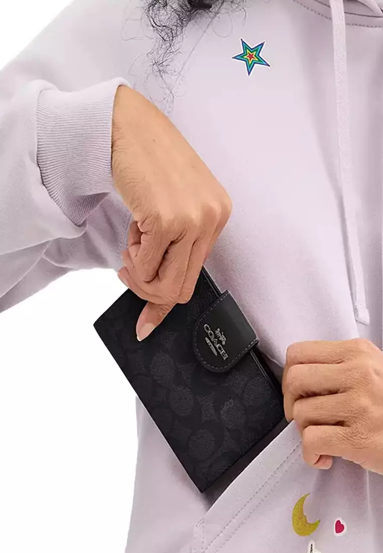 Medium Corner Zip Wallet In Signature Canvas Cw786