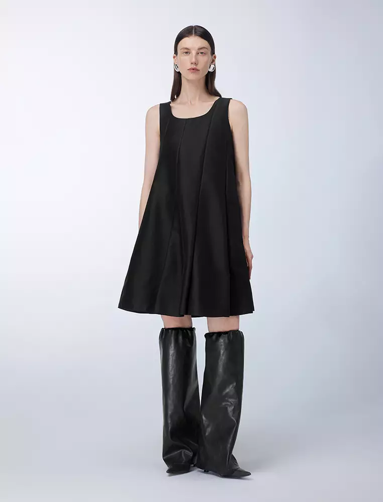sleeveless dress