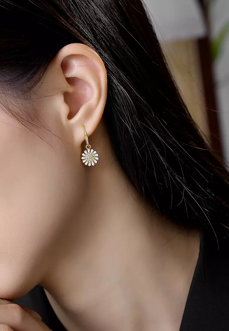 Anting Wanita Titanium Berlian Korea Flower Style Giwang Tusuk Cewek Earrings