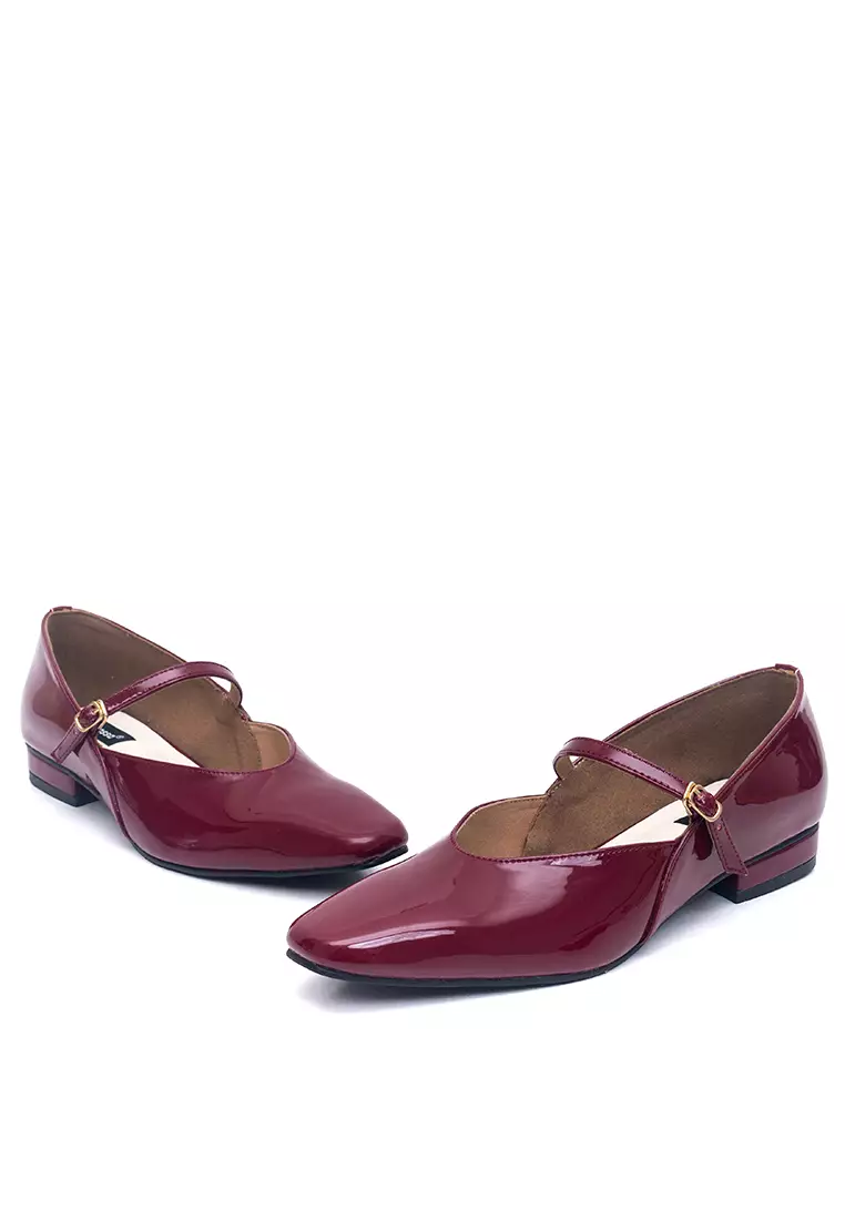 Jolie Flat Shoes in Maroon