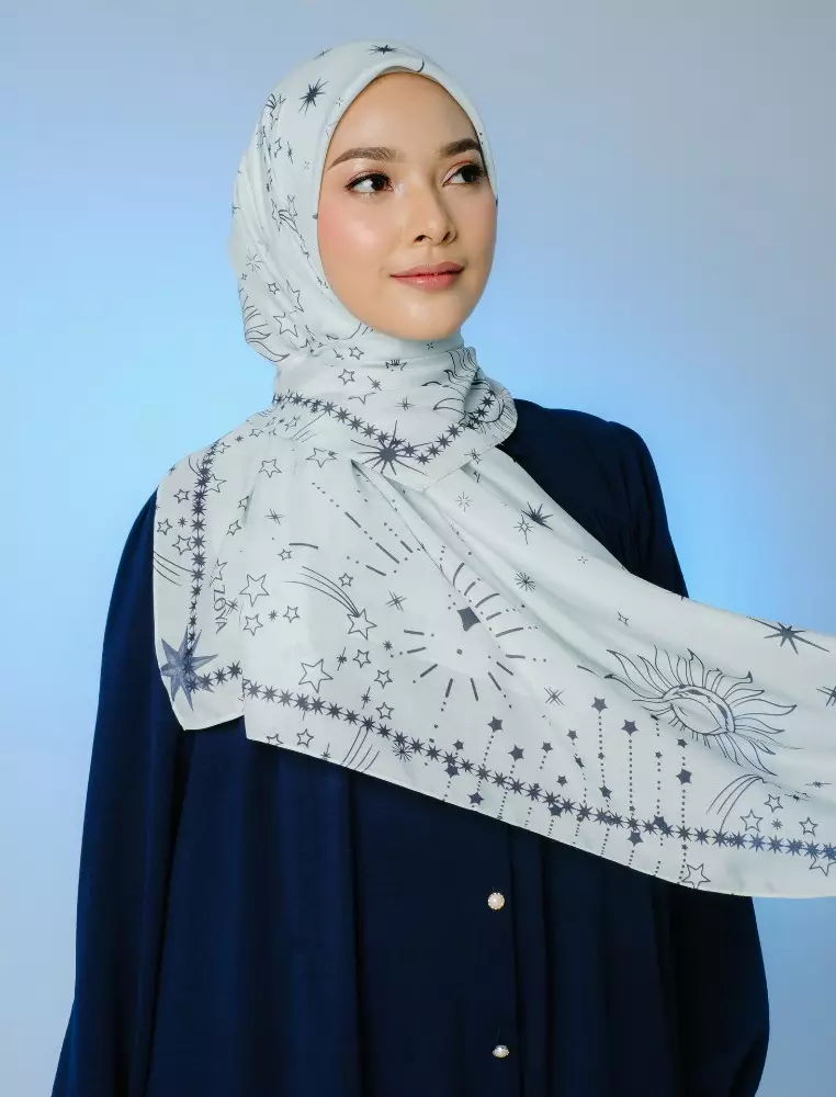 AMBERLY Scarf Offwhite - Kerudung Hijab Segiempat Motif With Pouch Ziplock - Bahan Poly Fine - Ukuran 110x110