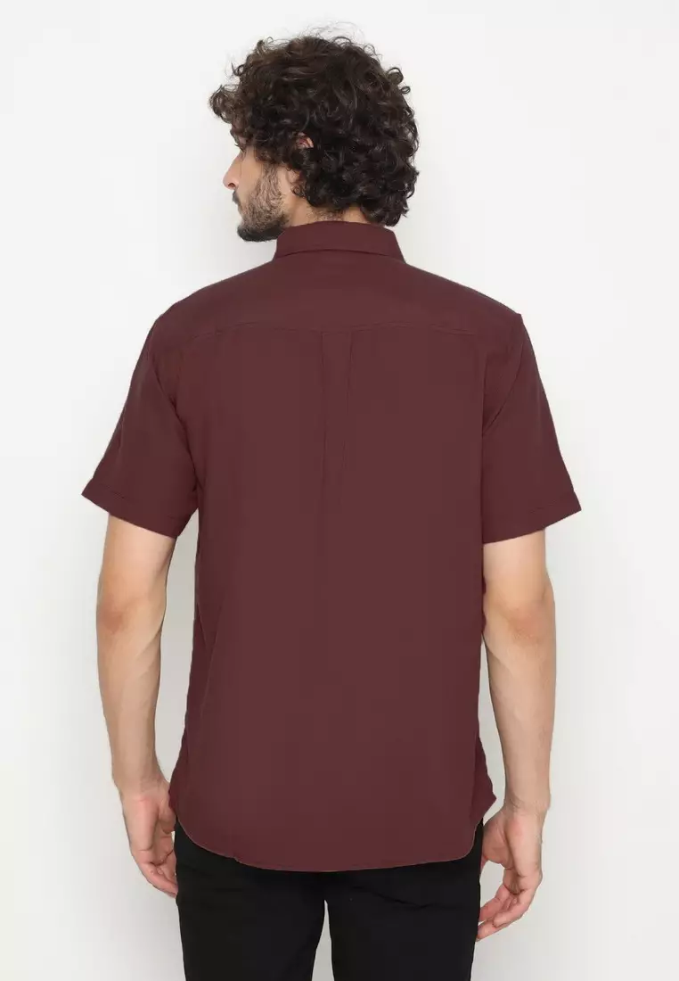 POLICE Kemeja Polos Basic Cotton Soft Maroon Regular Fit Pria