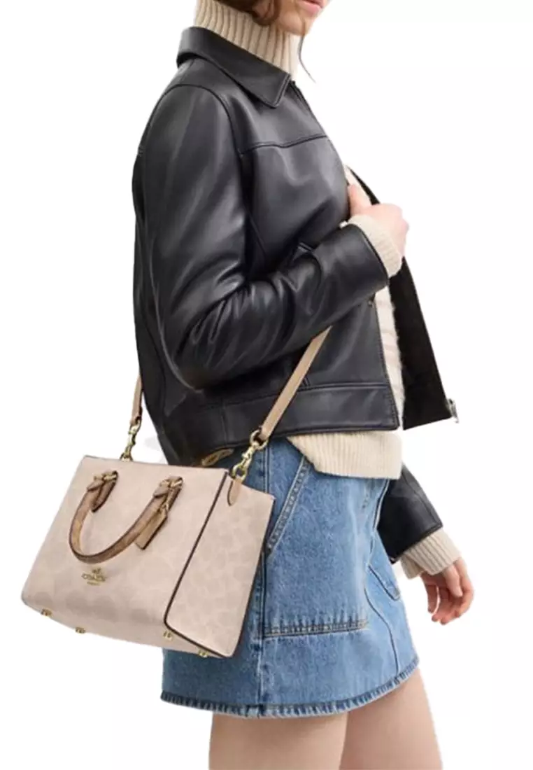 Maggie Small Tote Bag In Blocked Signature Canvas CY676