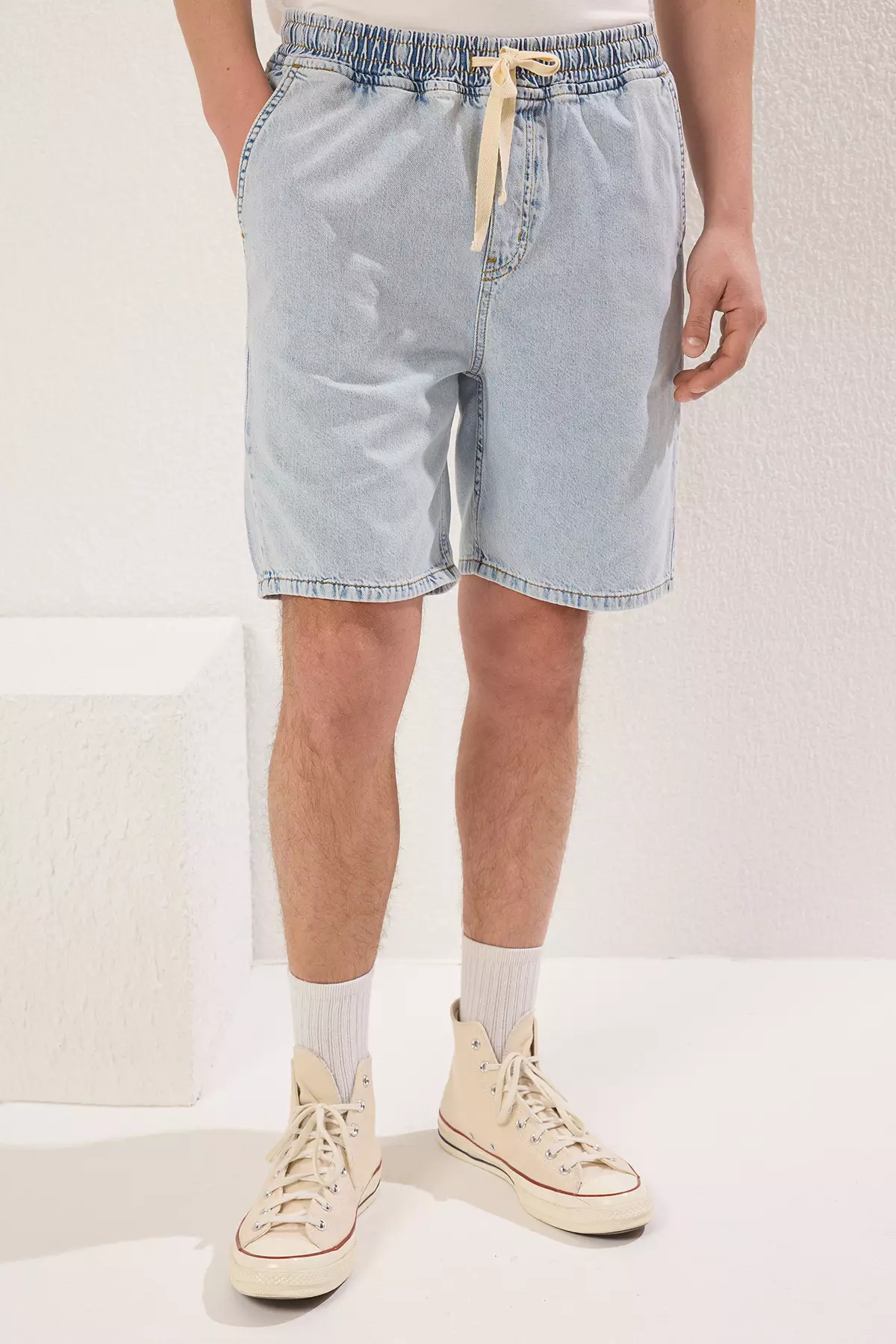 Regular Elastic Waist Denim Shorts
