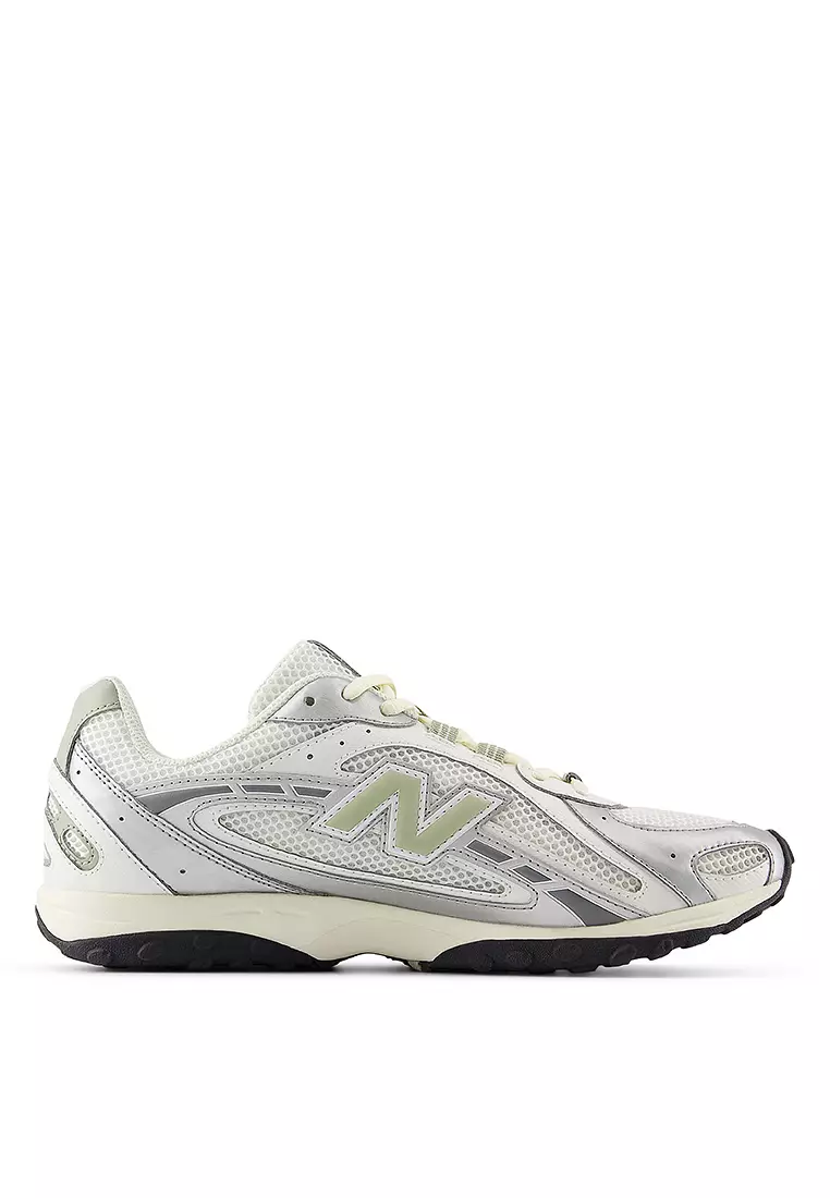 204L Classic Lifestyle Shoes