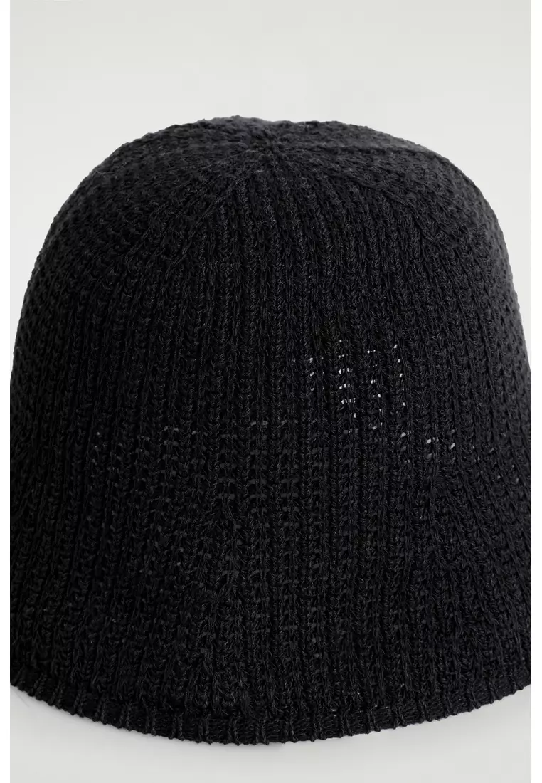 OPEN-KNIT BUCKET HAT