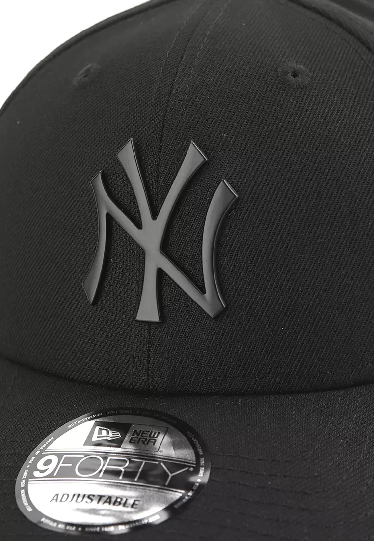 9Forty New York Yankees Metal Badge