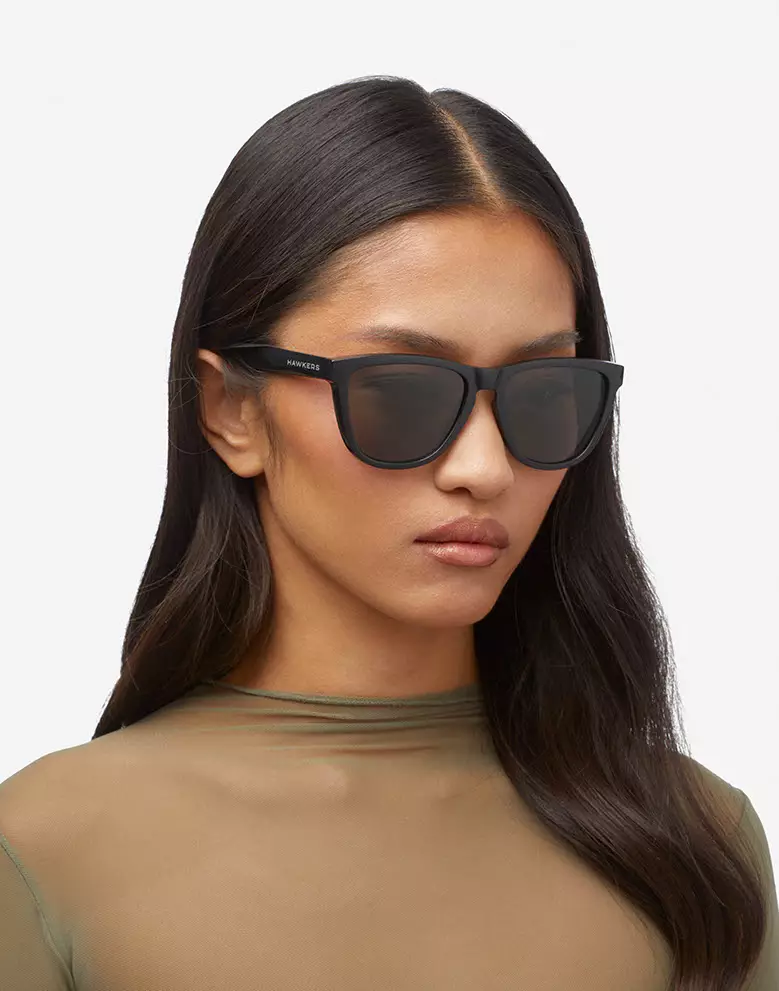 HAWKERS POLARIZED Diamond Black ONE RAW. Sunglasses for Men and Women, Unisex. UV400 protection. Official product designed and made in Spain. HONR21QBTP