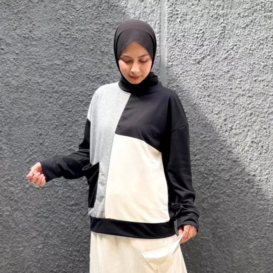 Atasan Wanita - Sweater Monochrome BLACK