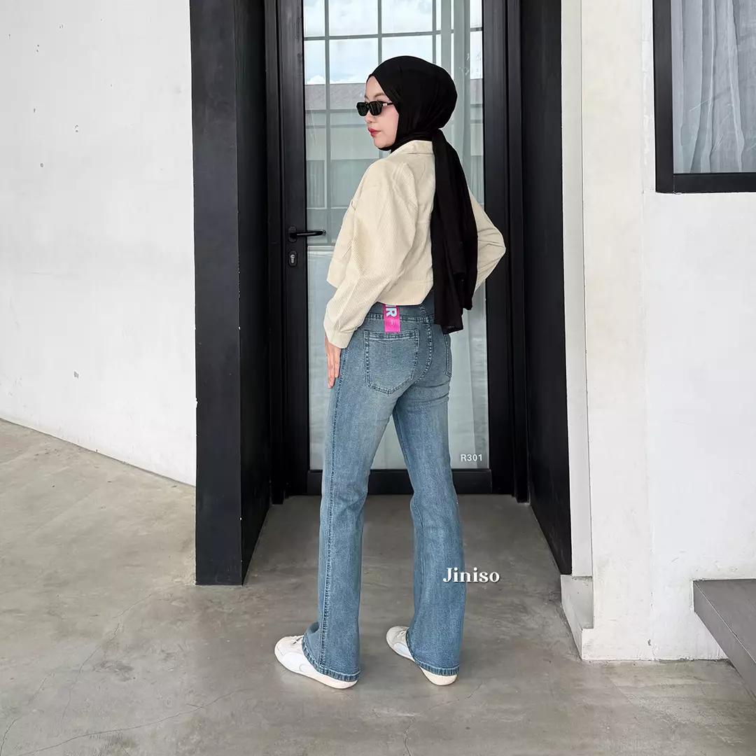 Petite Highwaist Stretch Cutbray Jeans 123 NOIR