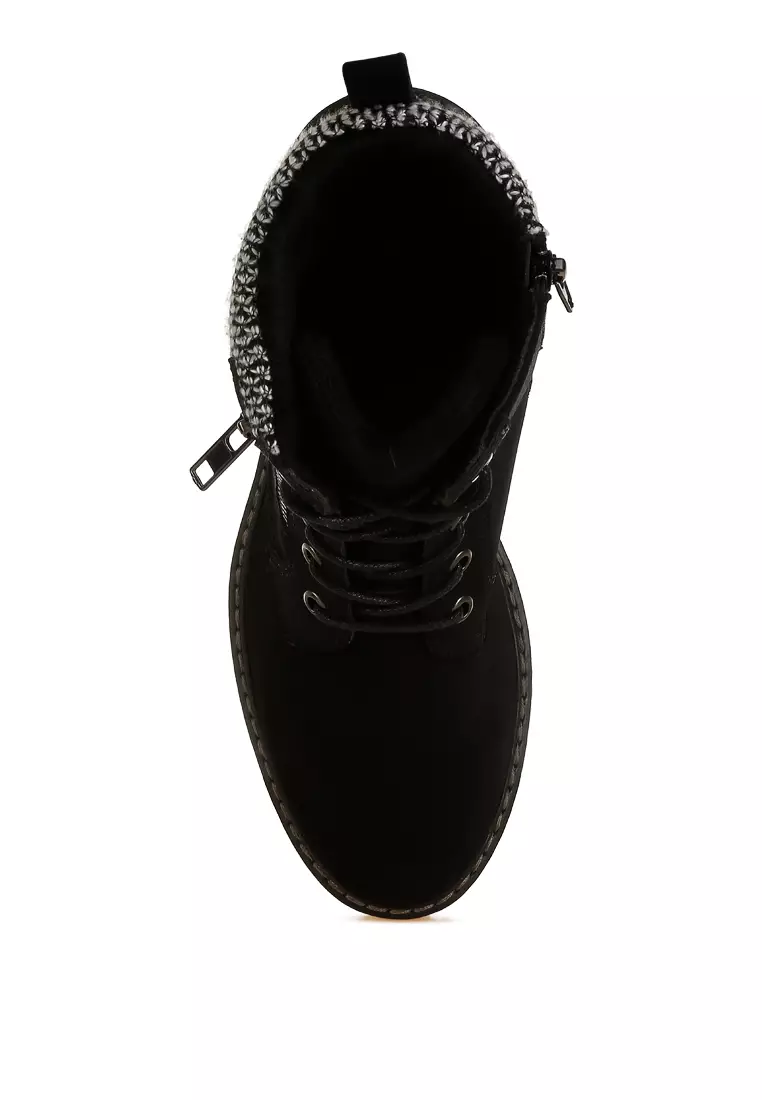Sepatu bot pendaki dengan kerah rajutan dan ritsleting berwarna hitam
