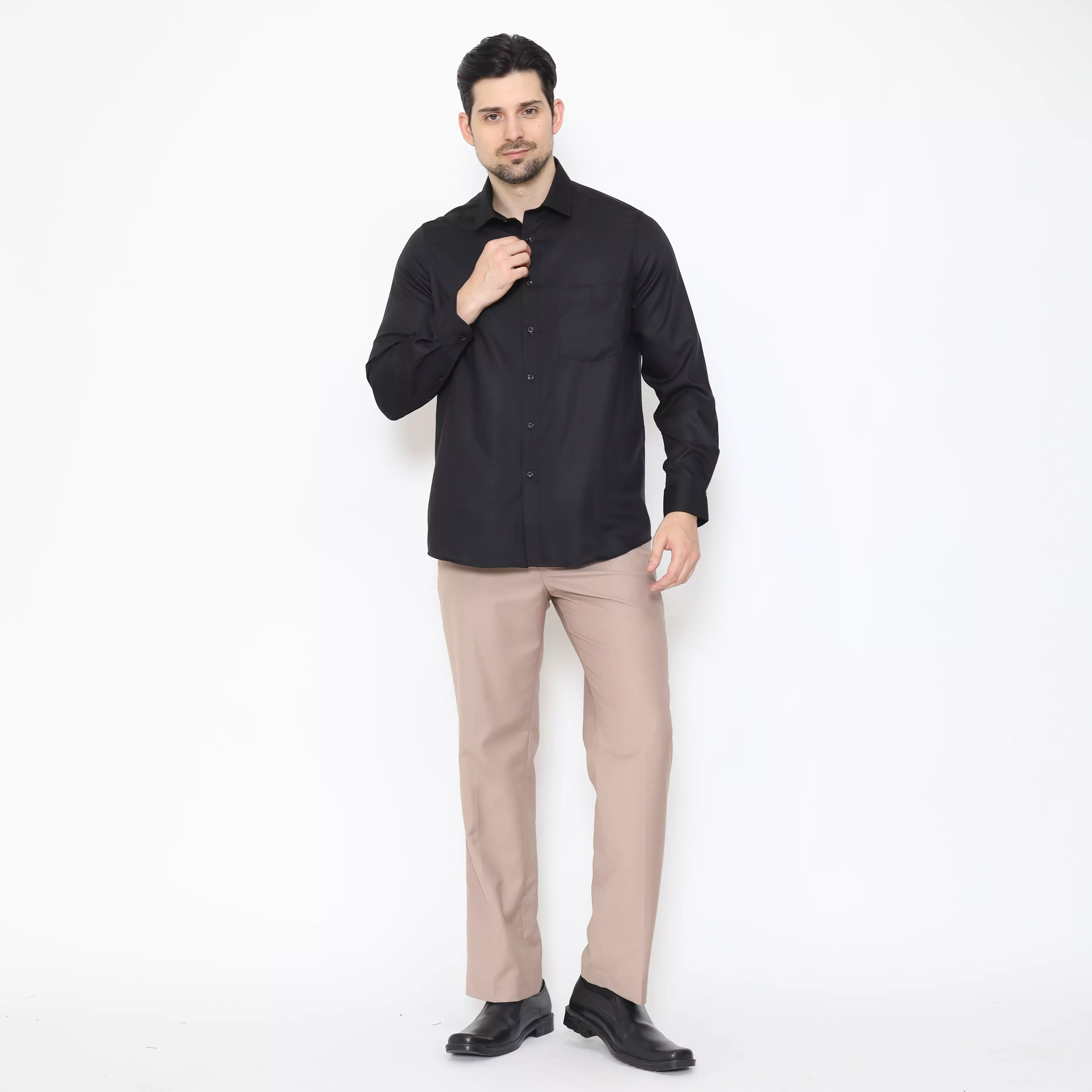 Lawell Kemeja Pria Lengan Panjang Regular Fit Bahan Bamboo Warna Black | Burton