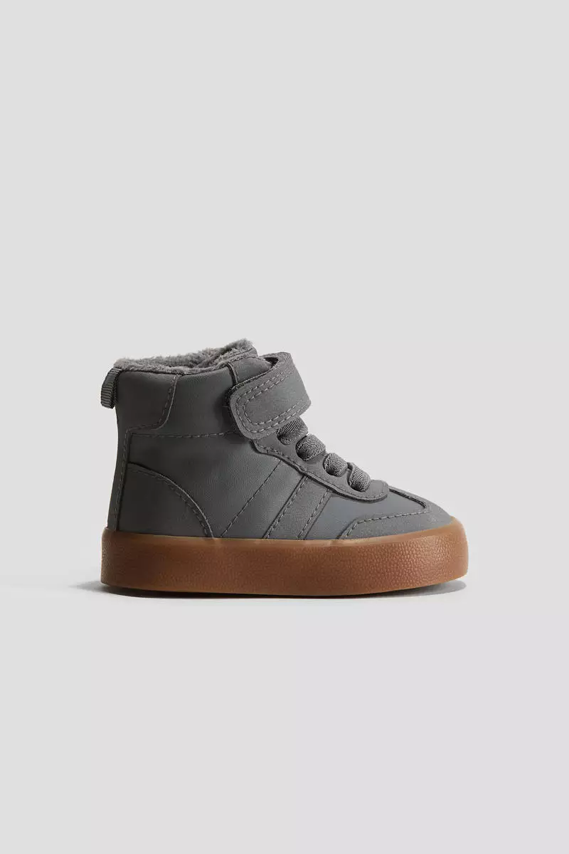 Discount on H&M  shoes - SKU: Warm-lined hi-top trainers