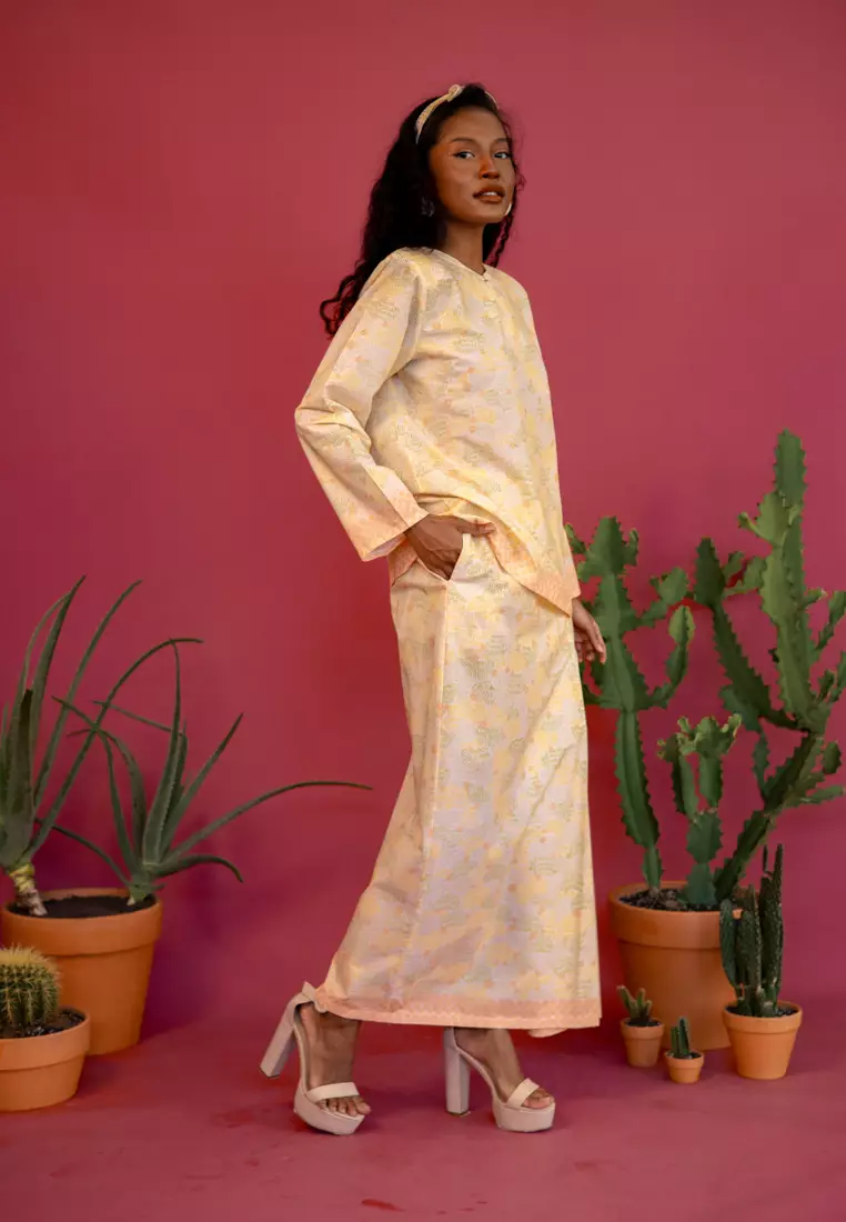 (BS X Bunga dan Bintang) Murni Kurung in Jingga