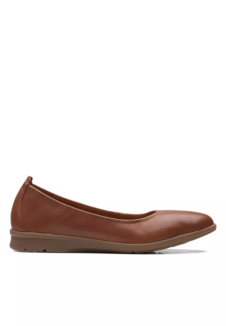 Discount on Clarks  shoes - SKU: Jenette Ease Flats Dark Tan