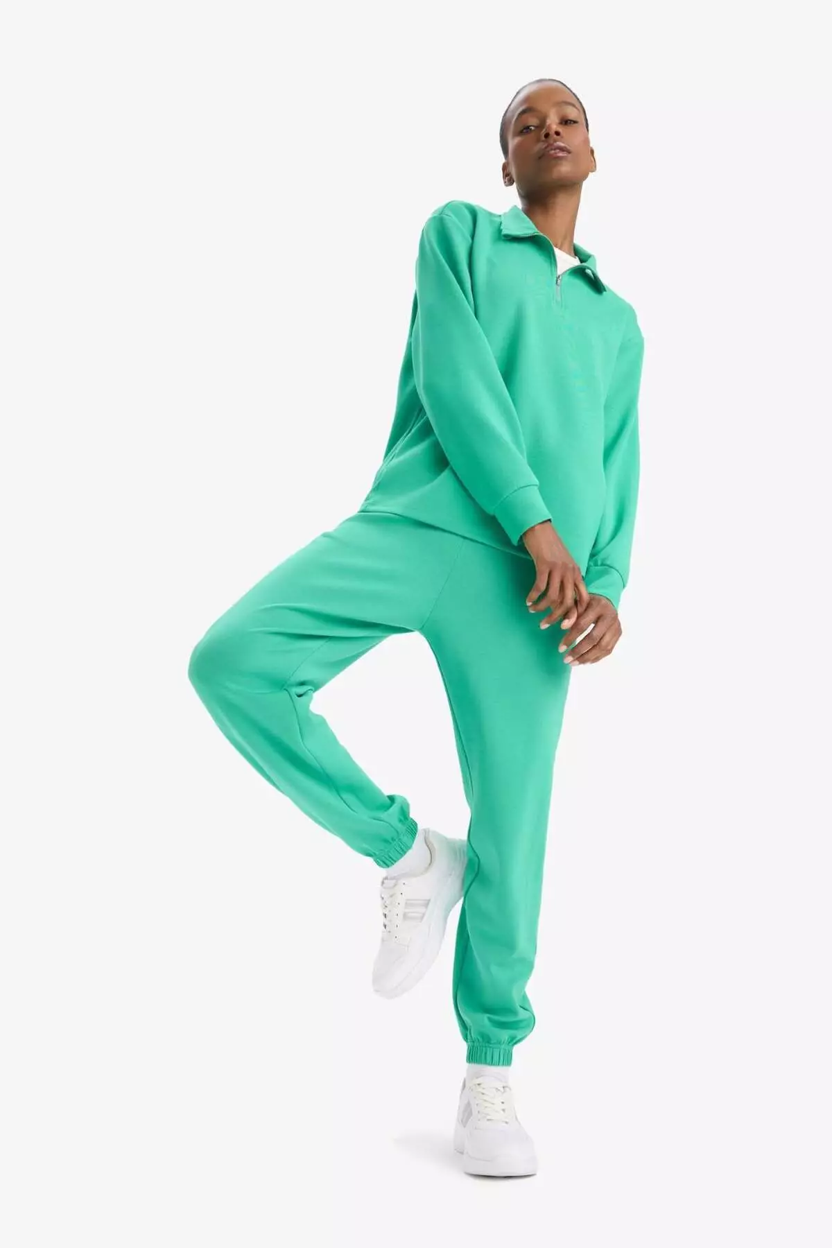 Defactofit 運動束腳褲 修身衛衣褲 標準剪裁 莫代爾纖維 雙口袋 基本款 淨色 B1794Ax25Sp