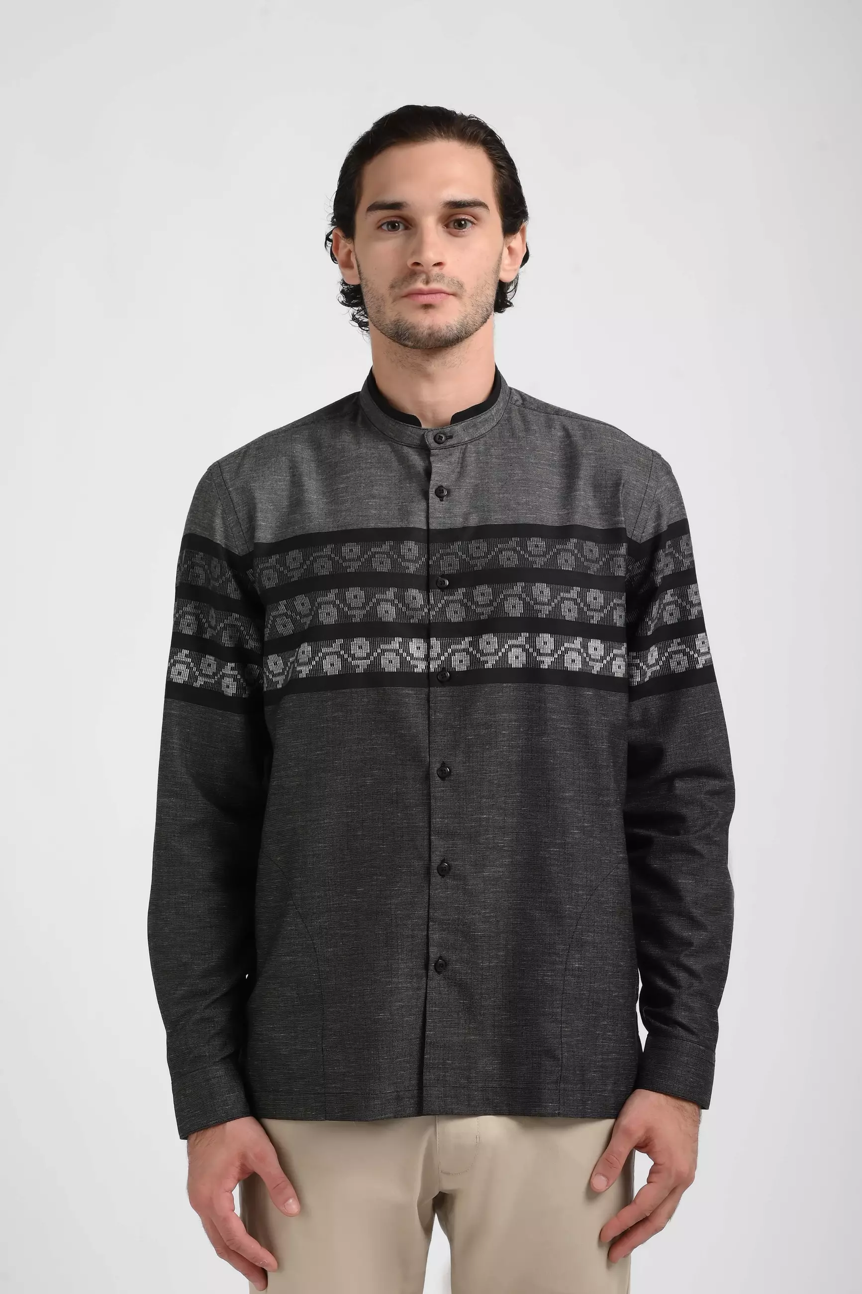 MANZONE Kemeja Koko Lengan Panjang Pria DAFIQ - BLACK GREY Warna BLACK GREY