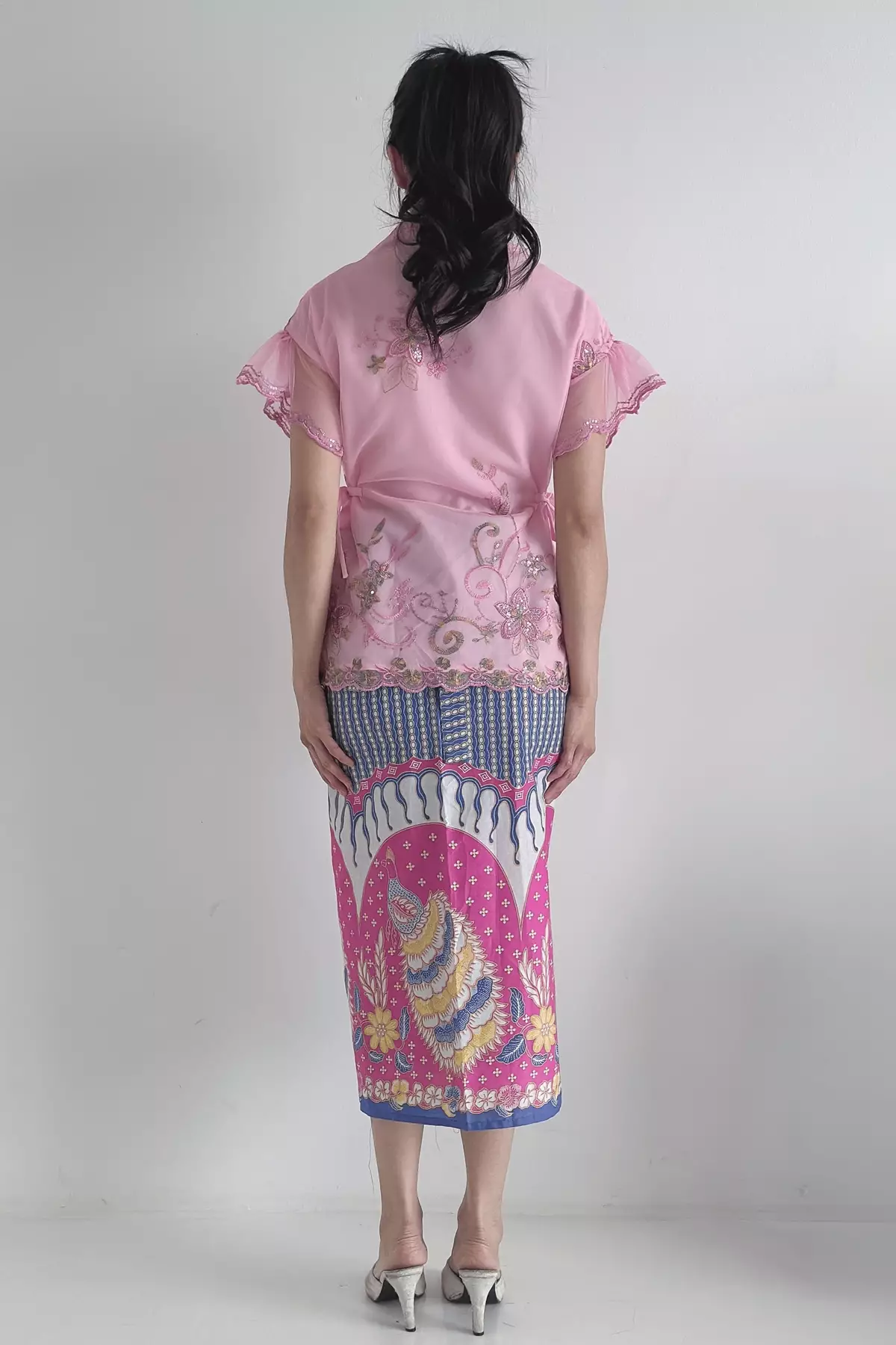Reswara Kemayu Pink Kebaya Tied Up